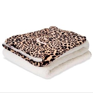 Victoria’s Secret Leopard Sherpa Blanket NEW